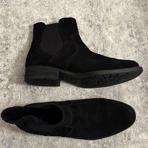 Born leather/suede booties like new! 7.5